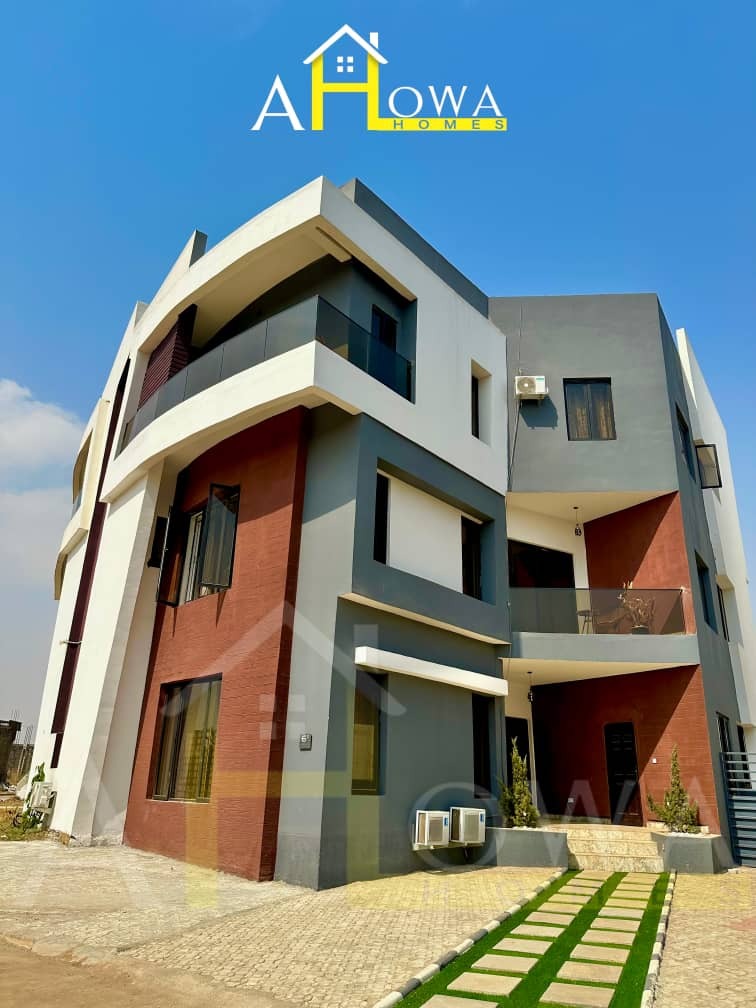 Modern 4 bedroom. Fully detached and finished duplex 
